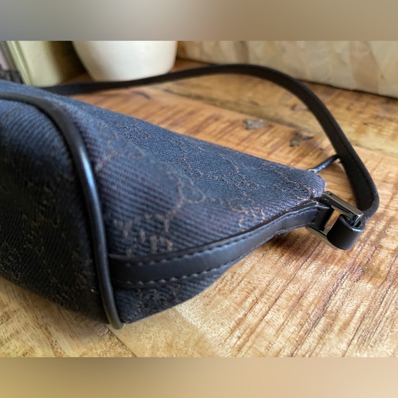 GUCCI Monogram GG Canvas Boat Baguette Pouchette - Picture 7 of 10